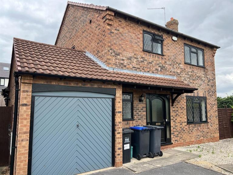 The Seekings, Town Centre, Leamington Spa, CV31 2SH