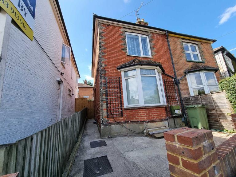 Guildford Park Road, Guildford, Surrey, GU2 7NA