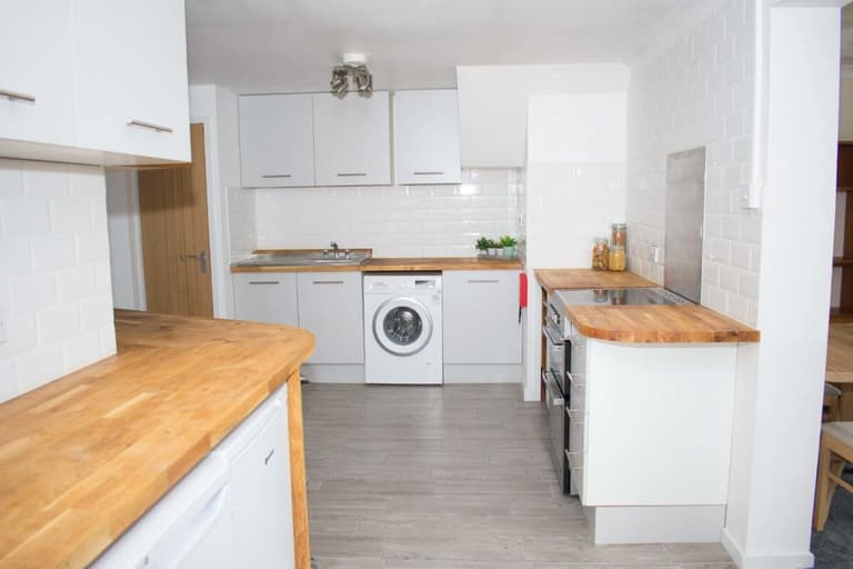 Green Dell, Hales Place, Canterbury, CT2 7BU Green Dell, Hales Place, Canterbury, CT2 7BU