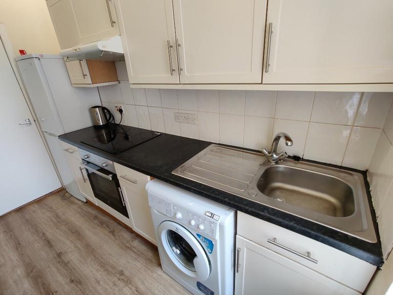 Park Road, West End, Glasgow, G4 9HB