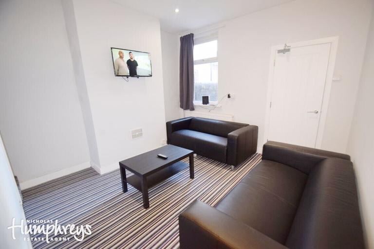 4 bedroom house for rent Leek Road, StokeonTrent, ST4 2BP UniHomes