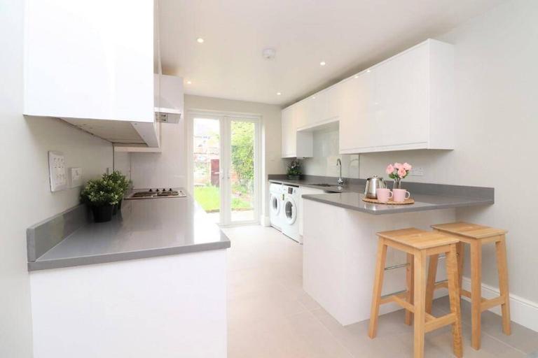 Milton Road Hampshire, The Polygon, Southampton, SO15 2HR