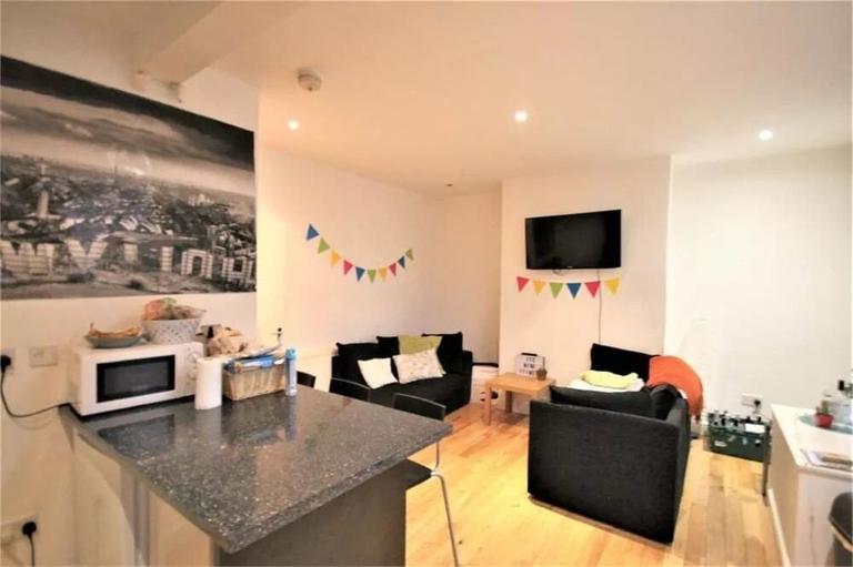 Harold View, Hyde Park, Leeds, LS6 1PP