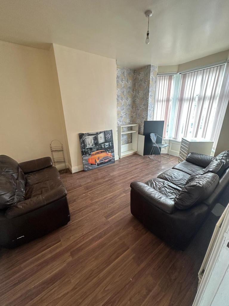 Burley Lodge Road, Hyde Park, Leeds, LS6 1QF