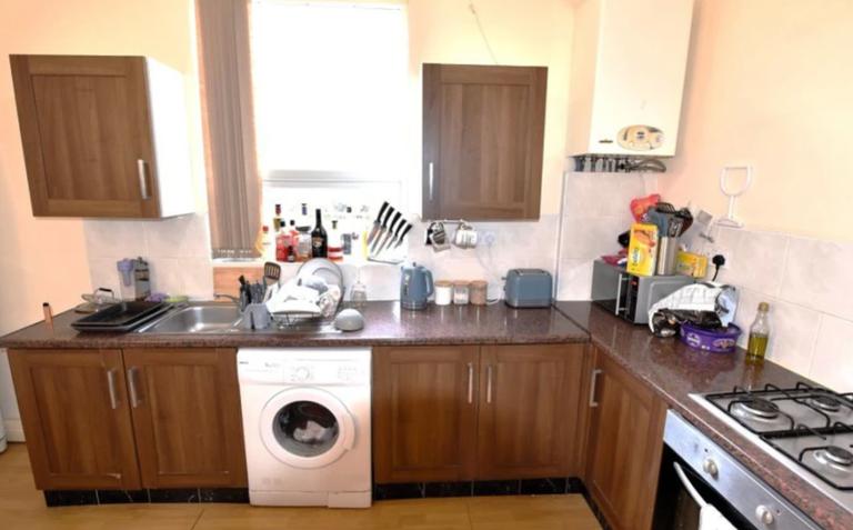 Raglan Road, Hyde Park, Leeds, LS6 2PN