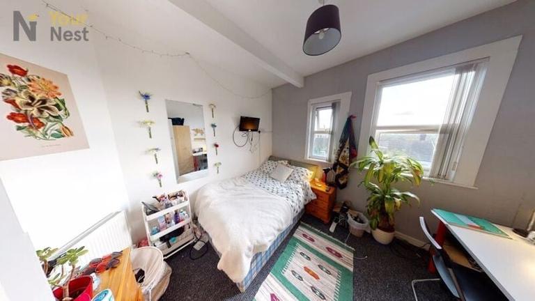 Manor Terrace, Hyde Park, Leeds, LS6 1BU