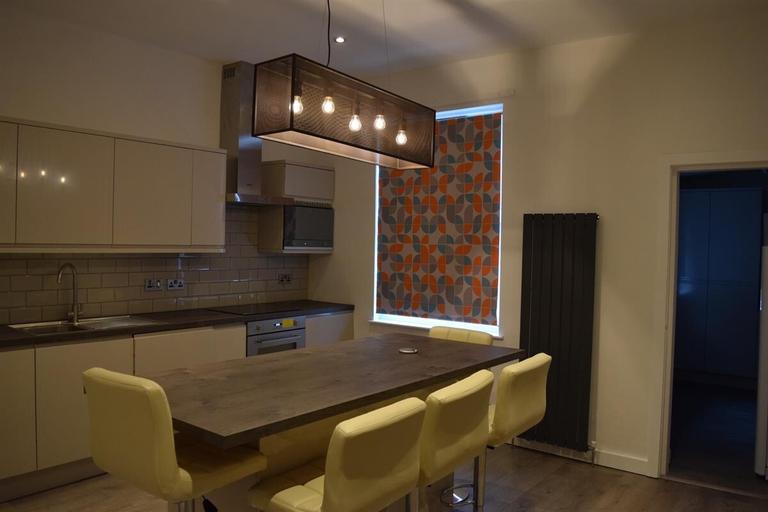 Ash Road, Headingley, Leeds, LS6 3JF