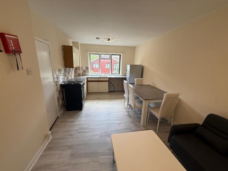 67 Claremont Close, Canary Wharf, London, E16 2LR 67 Claremont Close, Canary Wharf, London, E16 2LR