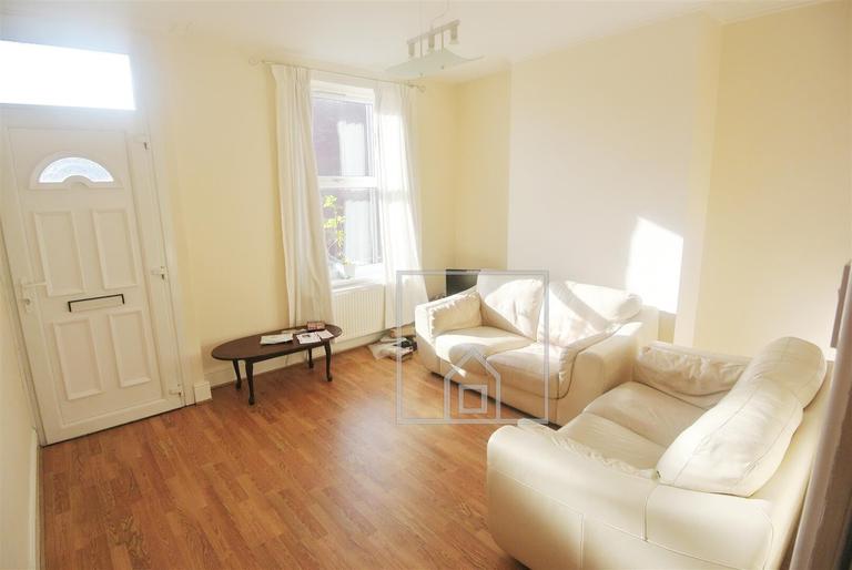 Spring Grove Walk*, Hyde Park, Leeds, LS6 1RR