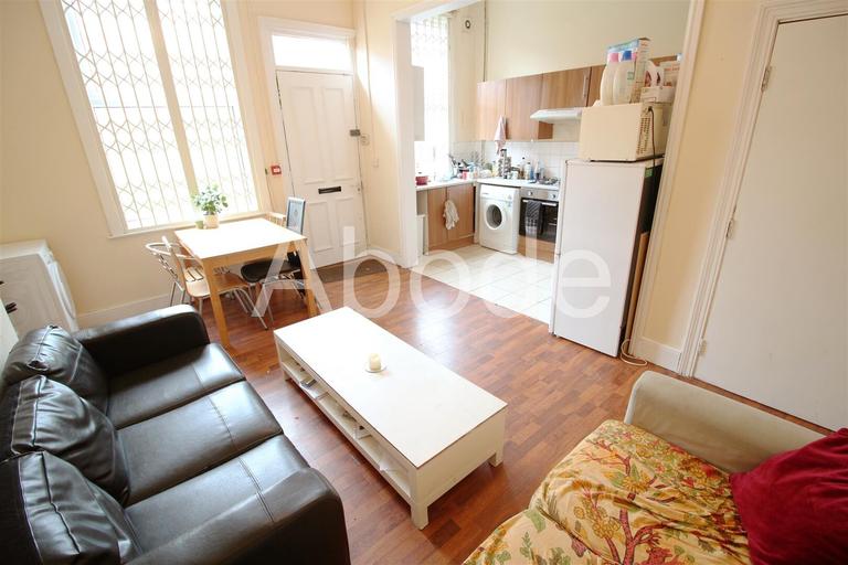 Moorland Avenue*, Hyde Park, Leeds, LS6 1AP