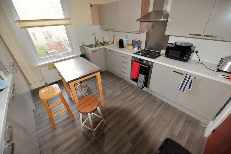 Hyde Park Terrace, Hyde Park, Leeds, LS6 1BJ