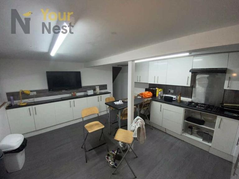 Headingley Avenue, Headingley, Leeds, LS6 3ER