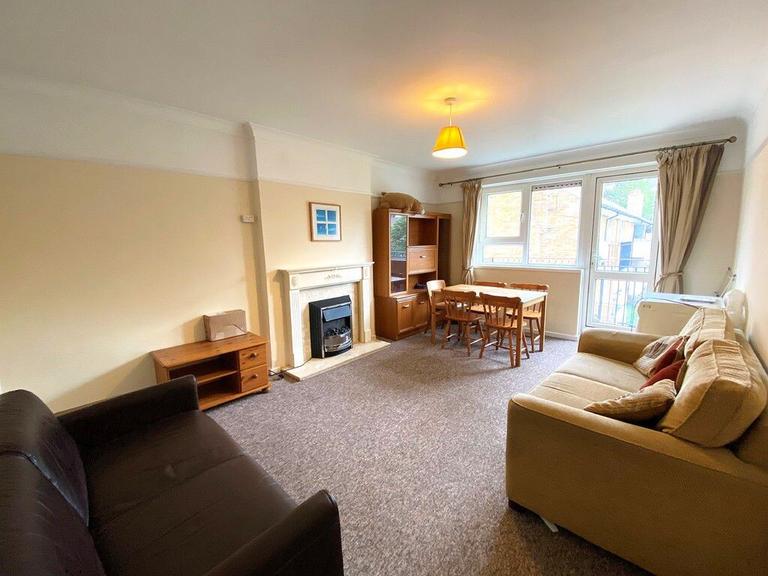 3 bedroom apartment for rent South Street, Portsmouth, PO5 4DP UniHomes