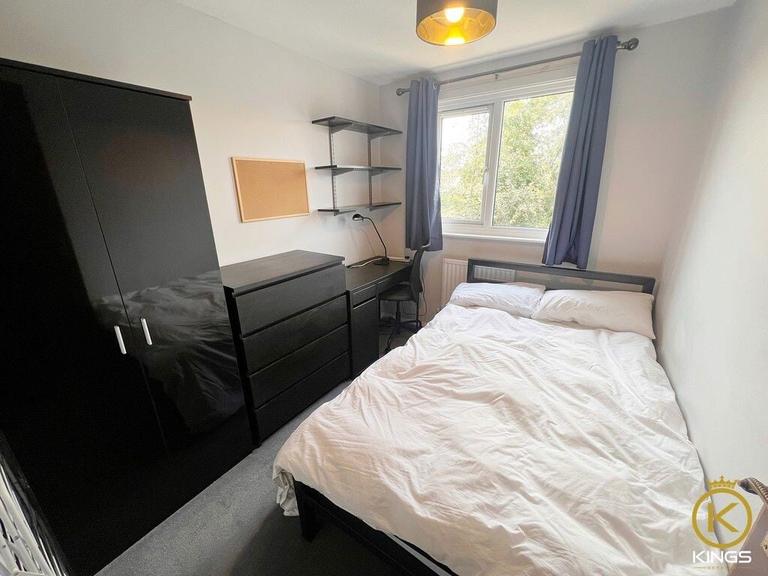 Clover Road, Guildford, Surrey, GU2 8EY