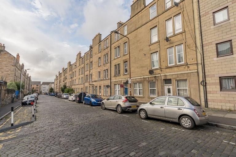 Cathcart Place, Flat 13, Dalry, Edinburgh, EH11 2HD
