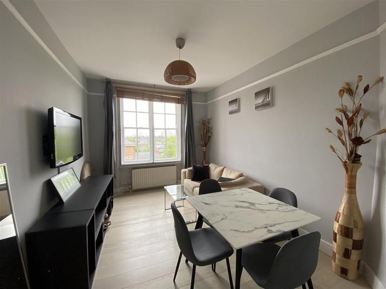 Grove End Road, Regent's Park, London, NW8 9HP
