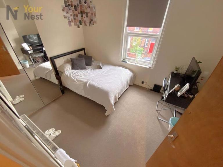 Mayville Place, Hyde Park, Leeds, LS6 1NE