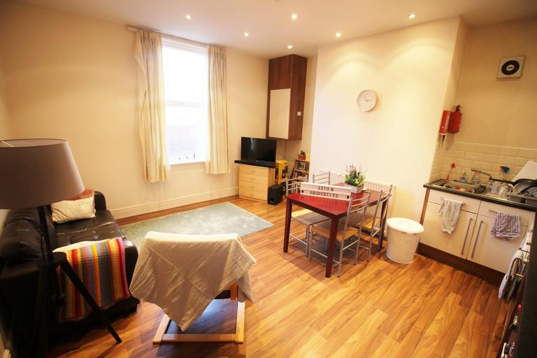 Victoria Road, Hyde Park, Leeds, LS6 1DL