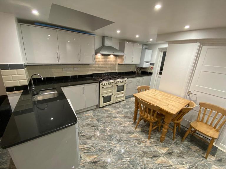 Donnington Gardens, City Centre, Reading, RG1 5LY