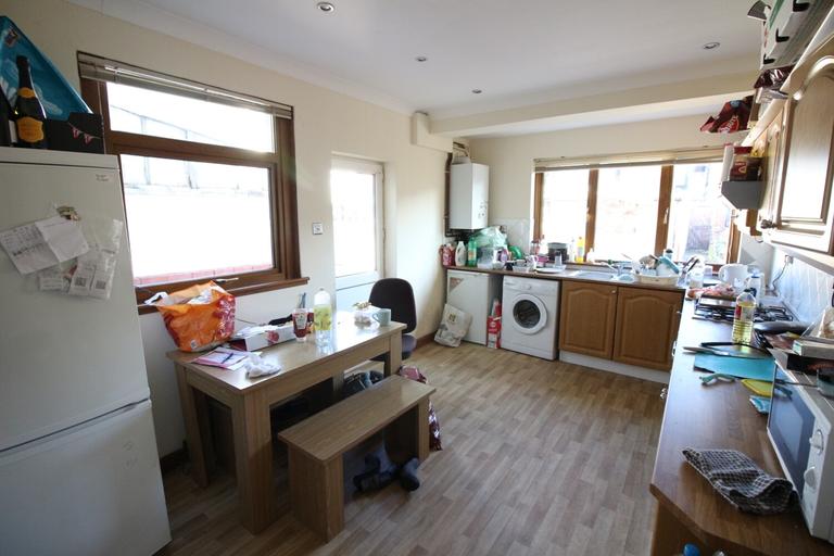 Pen Y Bryn, Heath, Cardiff, CF14 3LG