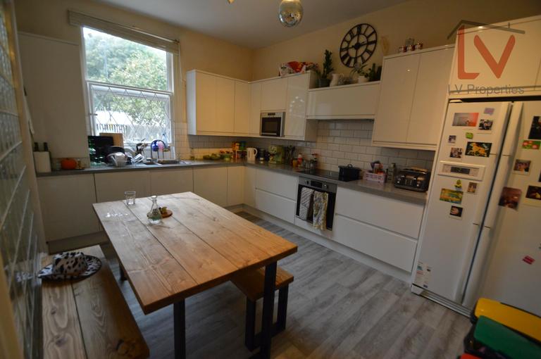 Quarry Mount Terrace, Woodhouse, Leeds, LS6 2JG