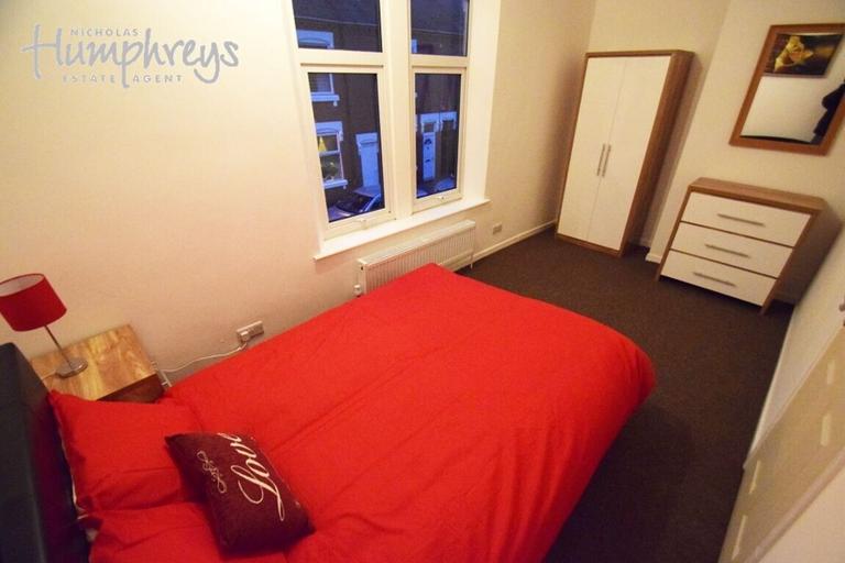 4 bedroom house for rent Wellesley Street, StokeonTrent, ST1 4NW