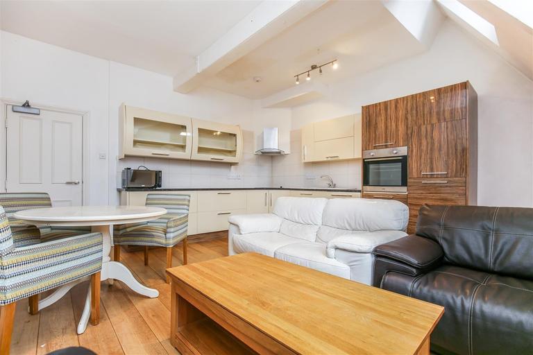 3 bedroom apartment for rent Grainger Street, Newcastle, NE1 5JG UniHomes