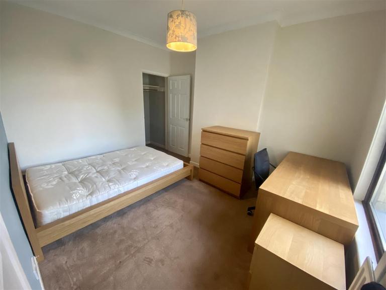 Scott Street, Clarendon Park, Leicester, LE2 6DW