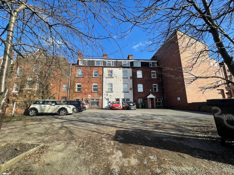 Belle Vue Road, Hyde Park, Leeds, LS3 1HG