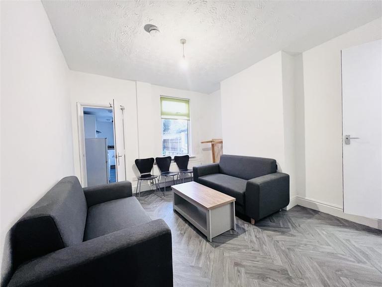 Beeston Road, Dunkirk, Nottingham, NG7 2JS