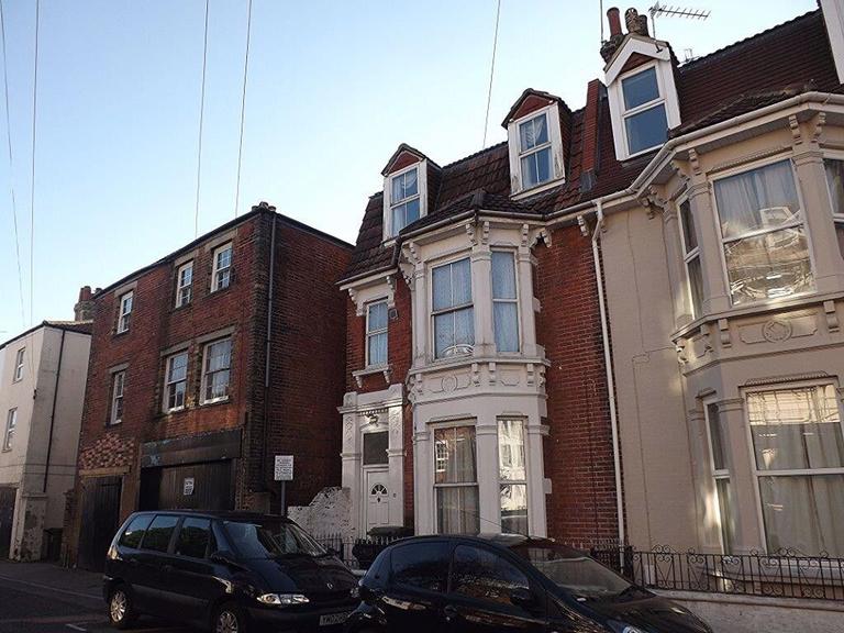 6 bedroom house for rent Auckland Road East, Portsmouth, PO5 2HD UniHomes