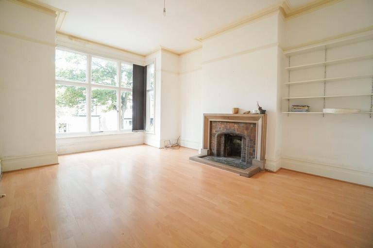 Oakwood Avenue, Hyde Park, Leeds, LS8 2HZ