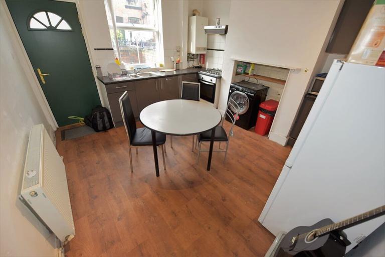 Chiswick Terrace, Hyde Park, Leeds, LS6 1QG