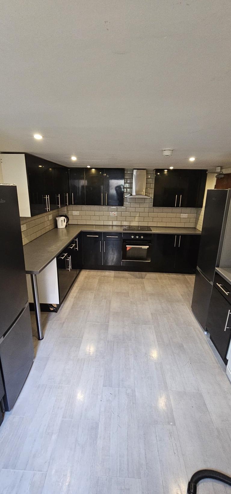 Headingley Avenue, Headingley, Leeds, LS6 3ER