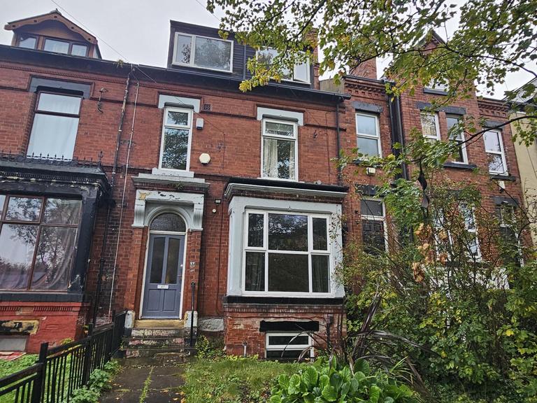 Ash Grove, Hyde Park, Leeds, LS6 1AX