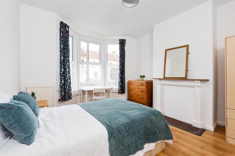 Lorne Road, Oldfield Park, Bath, BA2 3BY