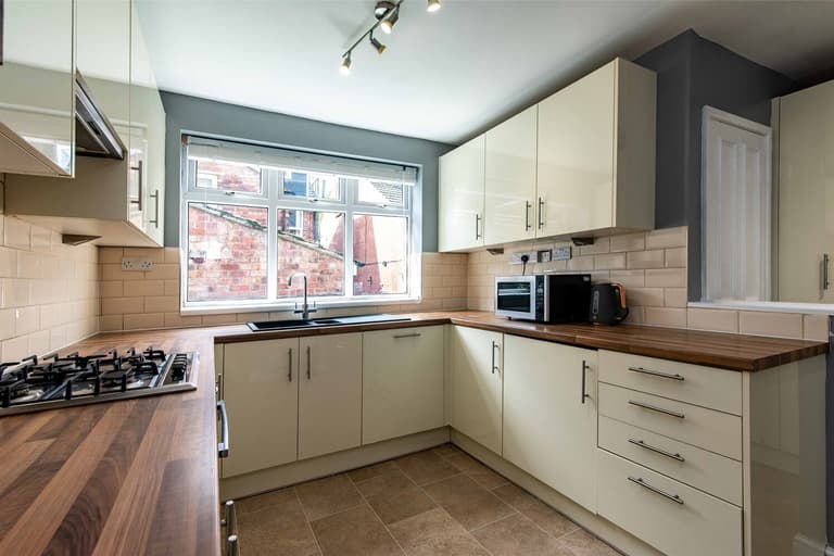 Albert Grove, Lenton, Nottingham, NG7 1PB Albert Grove, Lenton, Nottingham, NG7 1PB