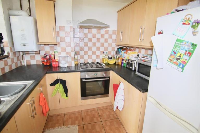 Guildford Park Avenue, Guildford, Surrey, GU2 7NJ