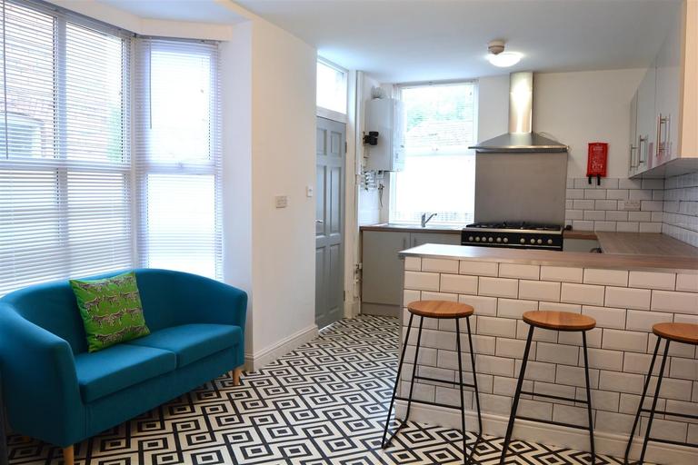 6 bedroom house for rent Edward Road, Birmingham, B12 9LZ UniHomes