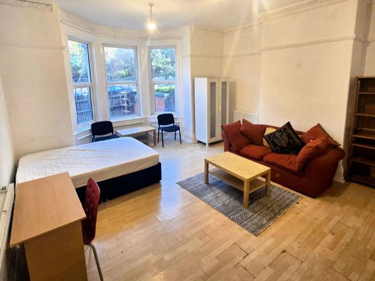 Woodsley Road, Hyde Park, Leeds, LS2 9LZ