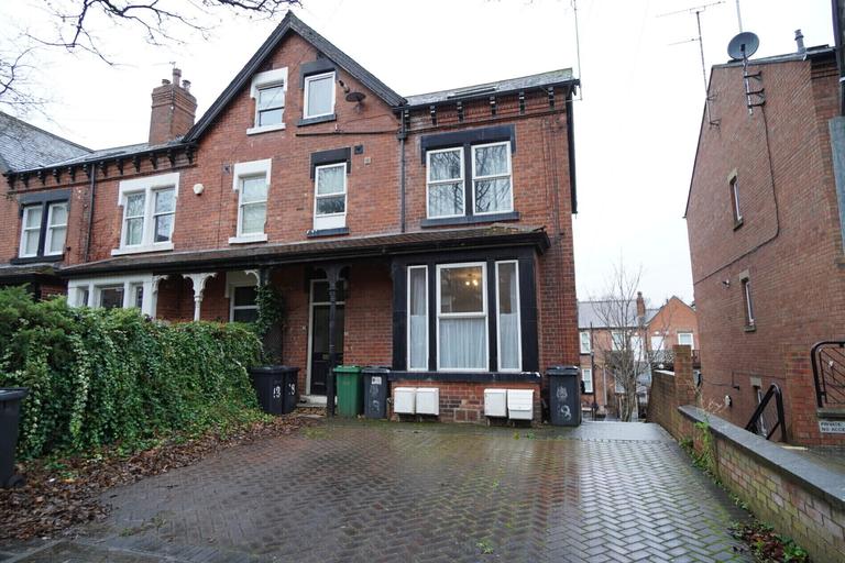 Oakwood Avenue, Hyde Park, Leeds, LS8 2HZ