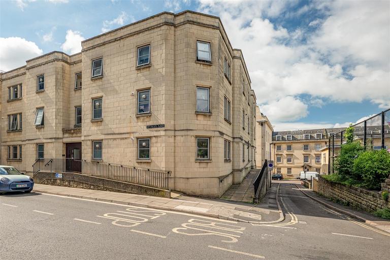 Cumberland Row, City Centre, Bath, BA1 2AS