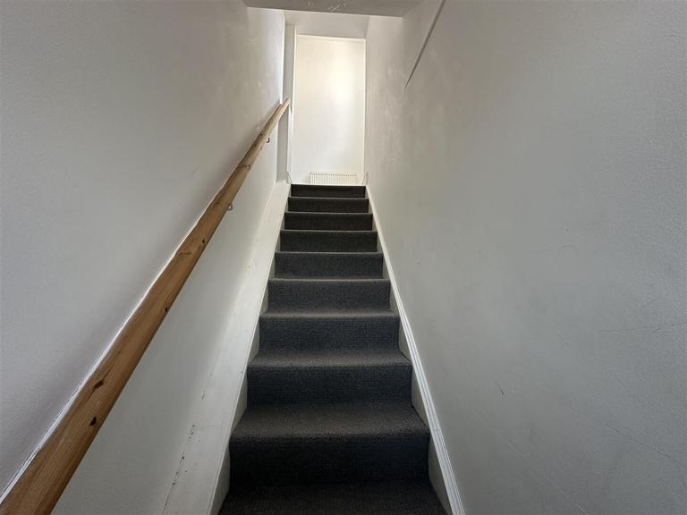 Clarkegrove Road, Broomhill, Sheffield, S10 2NH