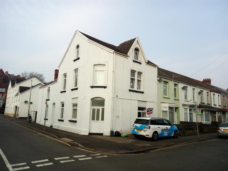 8 bedroom house for rent St Helens Avenue, Swansea, SA1 4NE UniHomes