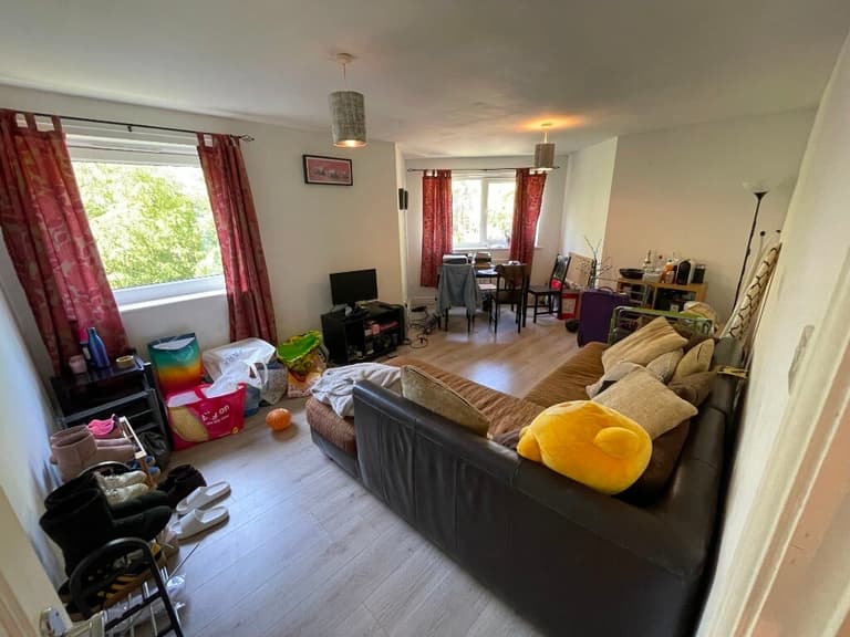 Whiteoak Road, Flat 11, Fallowfield, Manchester, M14 6WT Whiteoak Road, Flat 11, Fallowfield, Manchester, M14 6WT