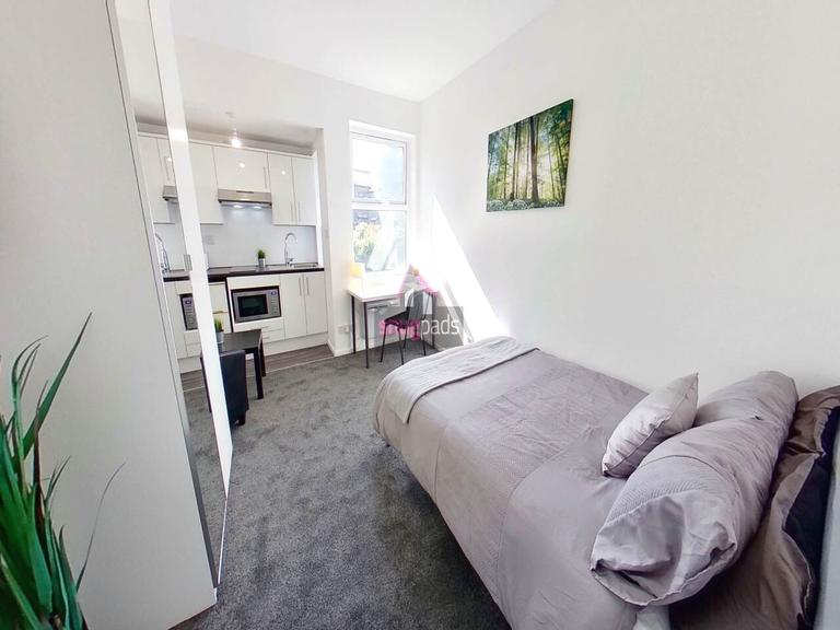 Gildabrook Road, Salford, Manchester, M30 0DX