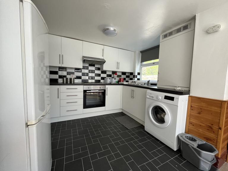 Headingley Lane, Headingley, Leeds, LS6 1AA