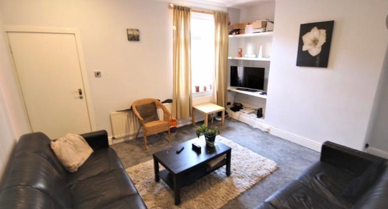 Chestnut Avenue, Hyde Park, Leeds, LS6 1BA