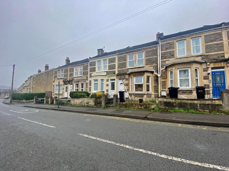 4 bedroom house for rent Coronation Avenue, Bath, BA2 2JU UniHomes
