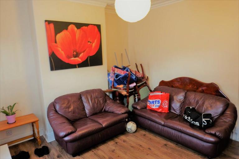 4 bedroom house for rent Carberry Place, Leeds, LS6 1QJ UniHomes